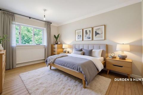 4 bedroom detached house for sale, Kynance Close, Romford, RM3