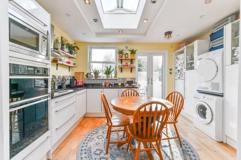 2 bedroom flat for sale, Penge Road, Penge, London, SE20