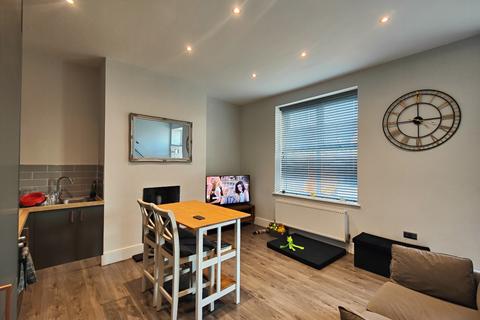 3 bedroom end of terrace house to rent, High Street, Ossett, West Yorkshire, UK, WF5