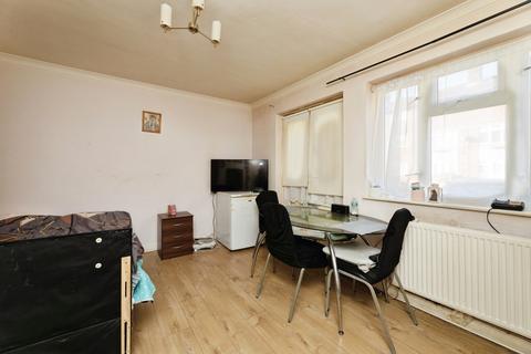 1 bedroom flat for sale, Endeavour Way, Barking, IG11