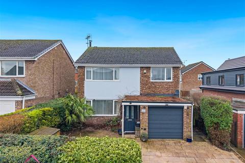 4 bedroom detached house for sale, Deighton Avenue, Sherburn In Elmet, Leeds