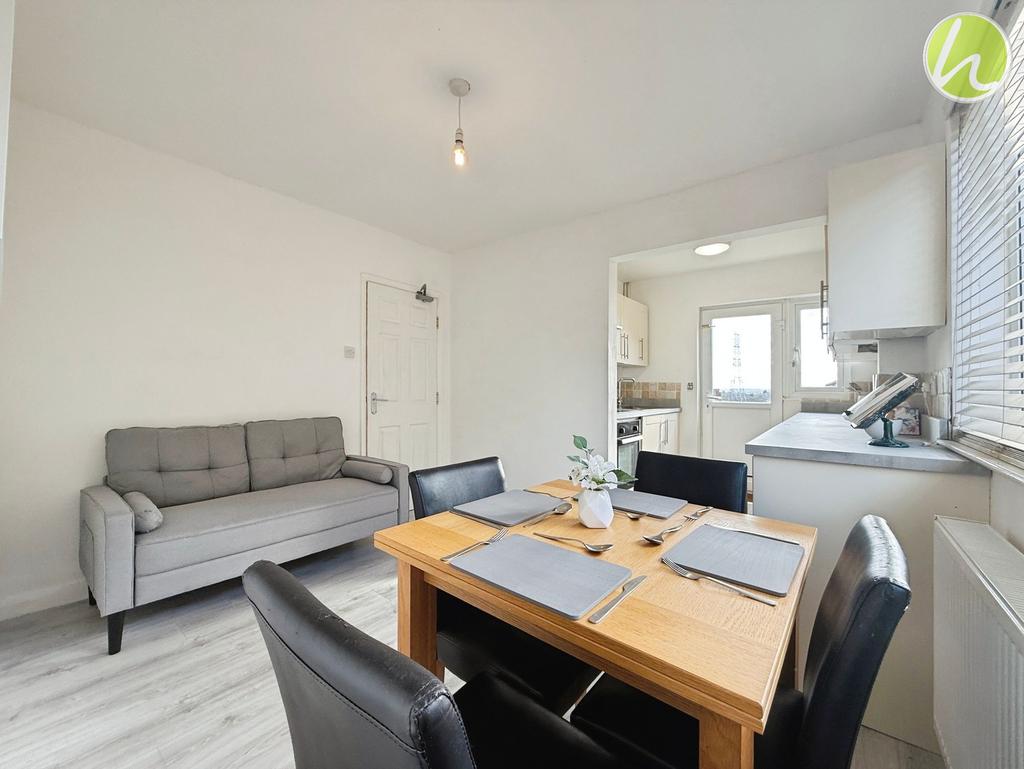 Kitchen/ Dining Room