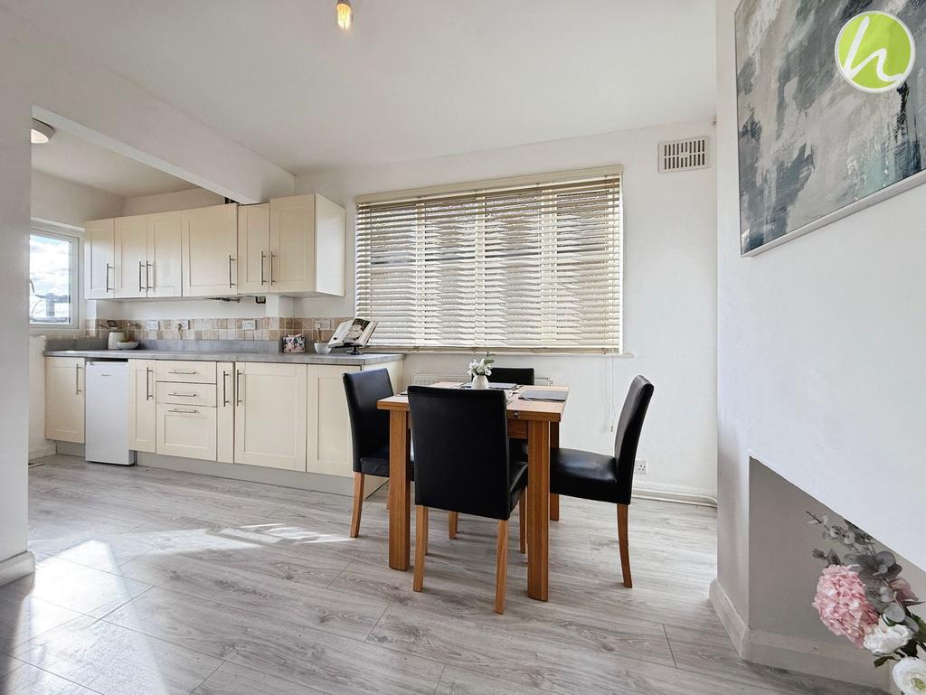 Kitchen/ Dining Room