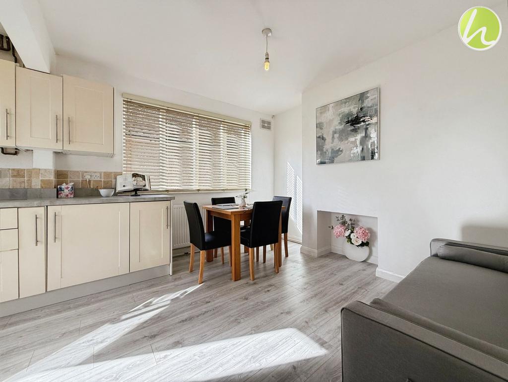 Kitchen/ Dining Room