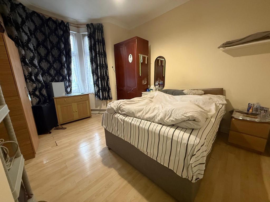 3 bed flat for rent