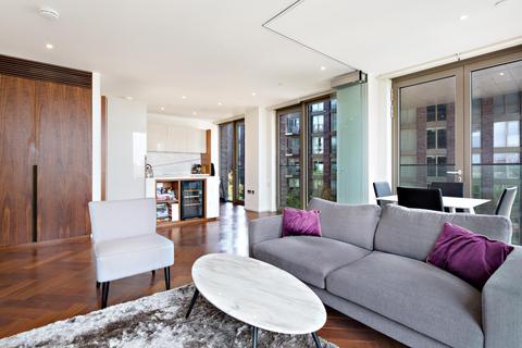 1 bedroom apartment for sale, Capital Building, Embassy Gardens, London, SW11