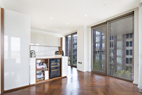 1 bedroom apartment for sale, Capital Building, Embassy Gardens, London, SW11