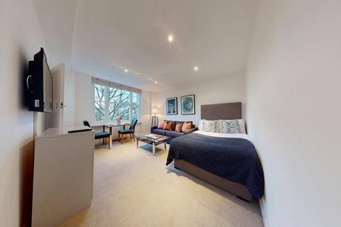 Studio to rent, Hill Street, Mayfair, W1J