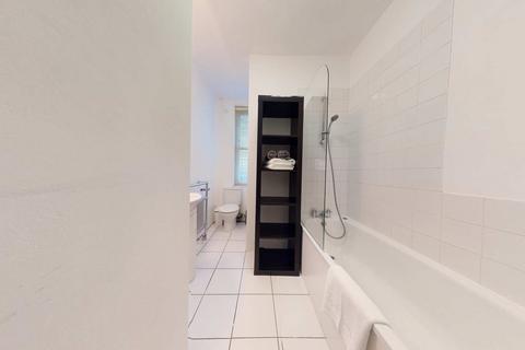 Studio to rent, Hill Street, Mayfair, W1J