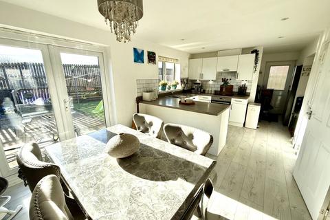 4 bedroom detached house for sale, Opal Close, Marine Point