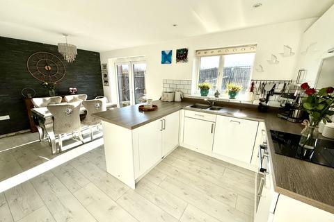 4 bedroom detached house for sale, Opal Close, Marine Point
