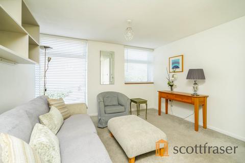 3 bedroom house to rent, Harefields, OX2