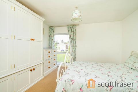 3 bedroom house to rent, Harefields, OX2