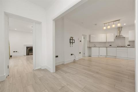 3 bedroom flat to rent, Aylestone Avenue, Brondesbury Park, London NW6
