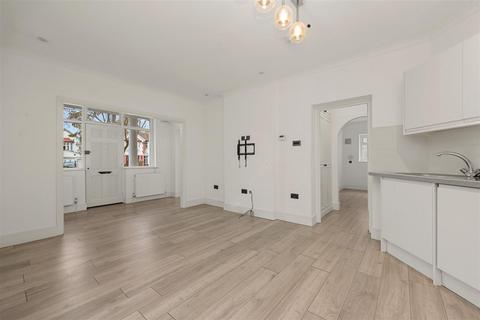 3 bedroom flat to rent, Aylestone Avenue, Brondesbury Park, London NW6