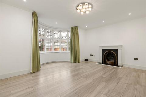 3 bedroom flat to rent, Aylestone Avenue, Brondesbury Park, London NW6