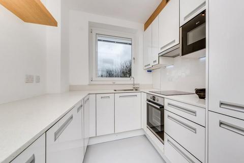 2 bedroom flat for sale, Warnham Court, Grand Avenue, Hove.