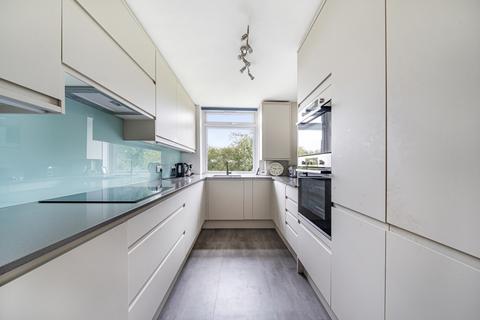 2 bedroom flat to rent, Queens Road, Kingston Upon Thames, KT2