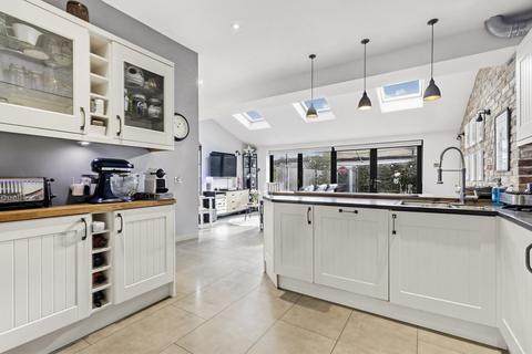 undefined, Oakway, Raynes Park SW20