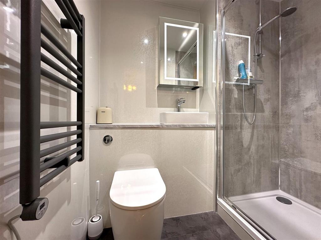 Fabulous En-Suite Shower Room 115