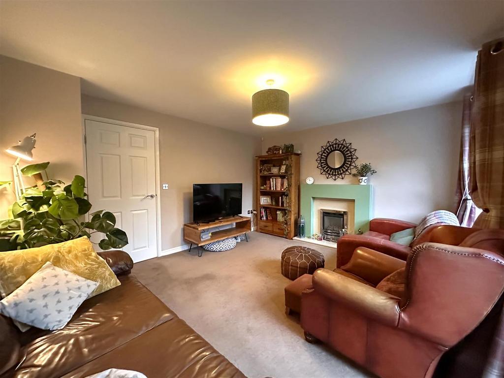 Large Living Room 079