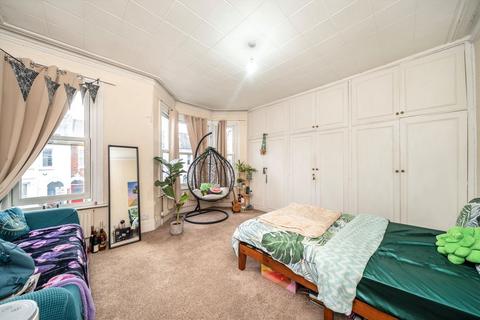 3 bedroom house for sale, Grandison Road, London SW11