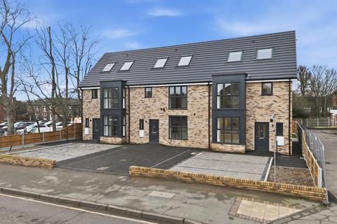 4 bedroom end of terrace house for sale, Giffords Cross Road, Corringham SS17