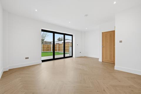4 bedroom end of terrace house for sale, Giffords Cross Road, Corringham SS17