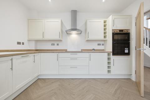 4 bedroom end of terrace house for sale, Giffords Cross Road, Corringham SS17