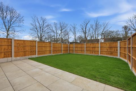 4 bedroom end of terrace house for sale, Giffords Cross Road, Corringham SS17