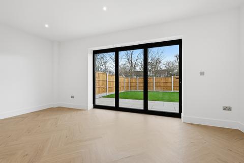 4 bedroom end of terrace house for sale, Giffords Cross Road, Corringham SS17