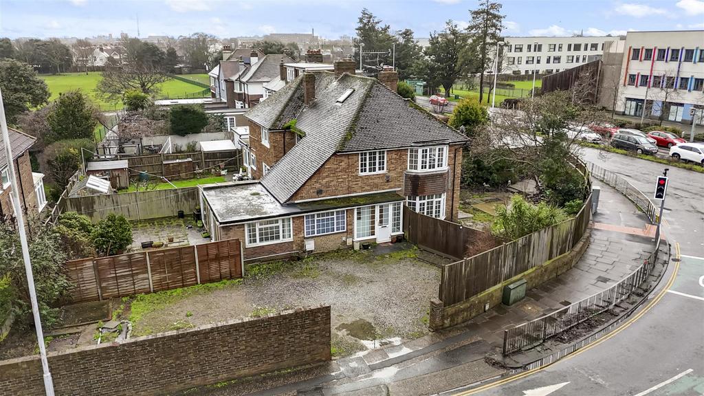 2 Sompting Avenue-001.JPG