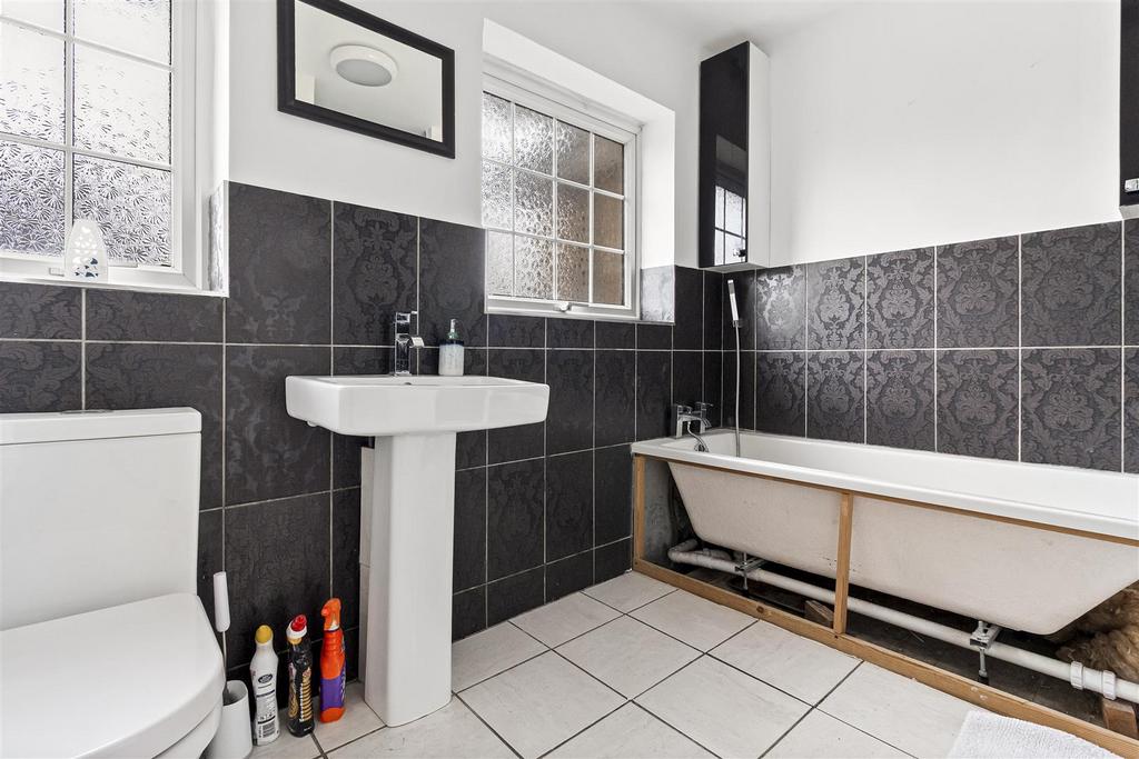 2 Sompting Avenue-024.JPG