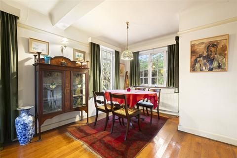 undefined, North Common, Weybridge, Surrey, KT13