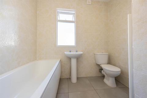 2 bedroom flat for sale, ELMER AVENUE, Southend-On-Sea