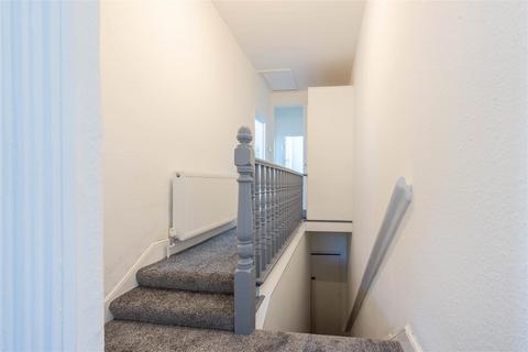 2 bedroom flat for sale, ELMER AVENUE, Southend-On-Sea