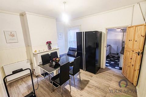 2 bedroom terraced house for sale, Castle Road, Medway ME4