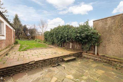 4 bedroom semi-detached house for sale, Park View, London N21