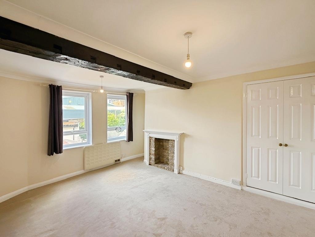 Lounge-bedroom