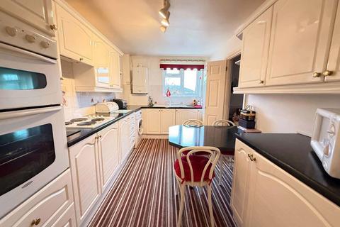 3 bedroom flat for sale, Queens Road, Southport PR9