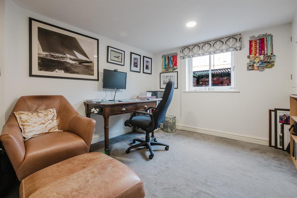 Office/Playroom/Guest Bedroom 6