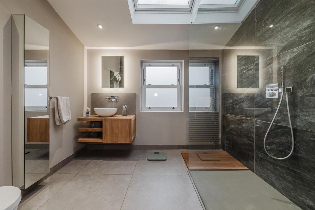 Bed 1 En Suite