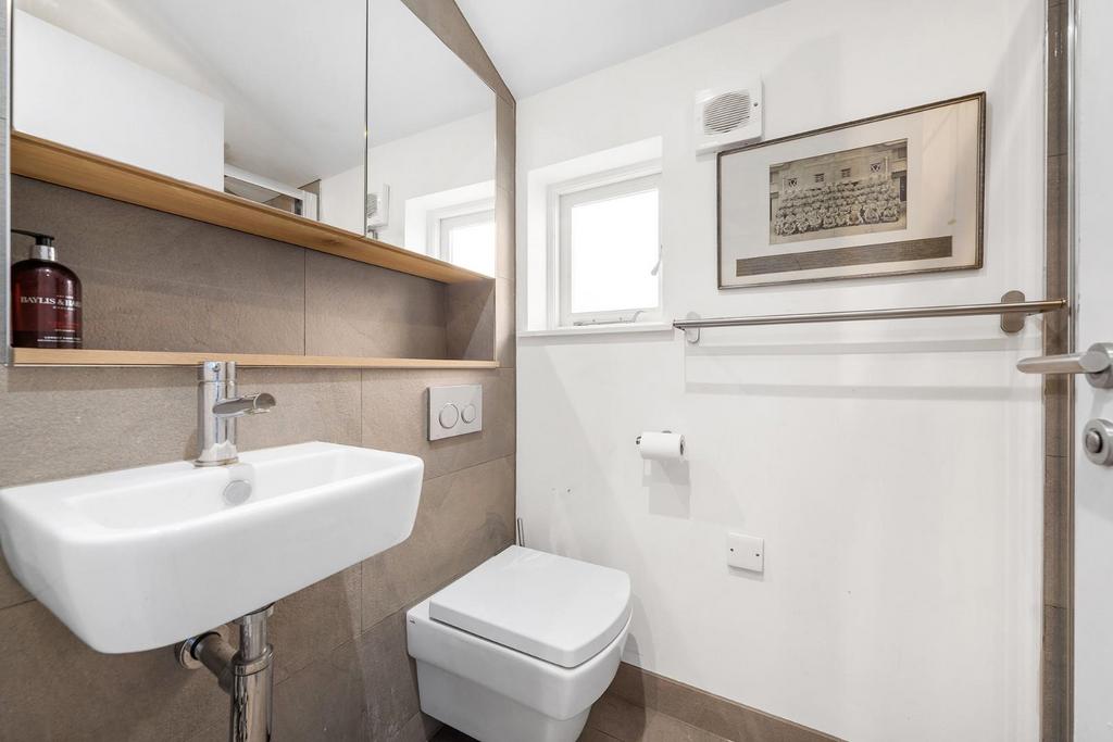 Bathroom (2).JPG