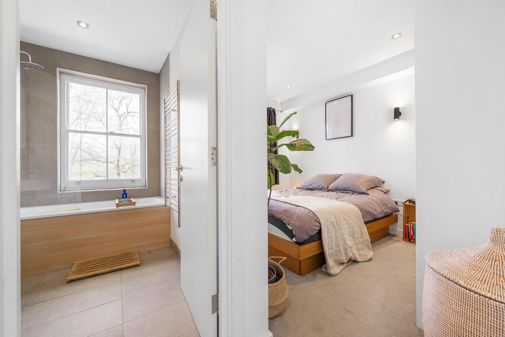 Bedroom 1 (3).JPG