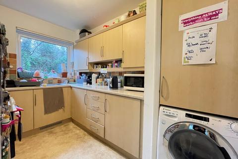 2 bedroom flat to rent, Grosvenor Park Gardens, Headingley, Leeds, LS6