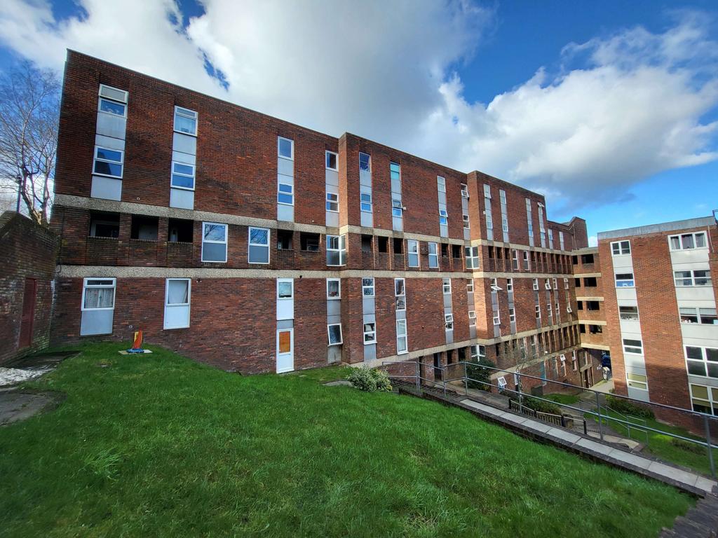 Refurbished 2 Bedroom Apartment for rent availabl
