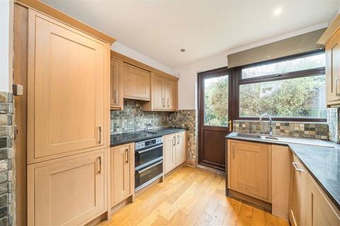 3 bedroom end of terrace house to rent, Roan Street, London SE10