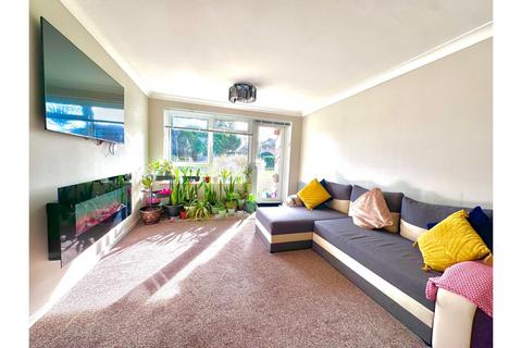 2 bedroom flat for sale, Osborne Road, New Milton, BH25