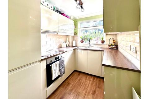 2 bedroom flat for sale, Osborne Road, New Milton, BH25