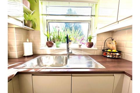 2 bedroom flat for sale, Osborne Road, New Milton, BH25